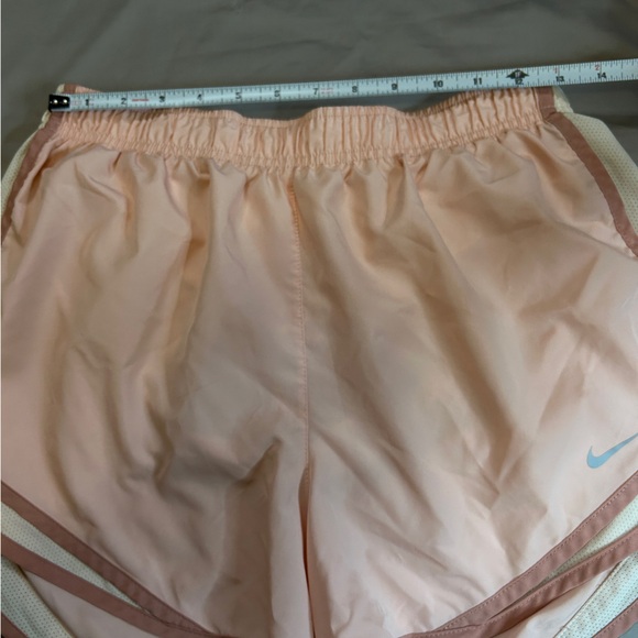 Nike Dri-Fit fitness shorts in peach color Size large - Picture 2 of 11